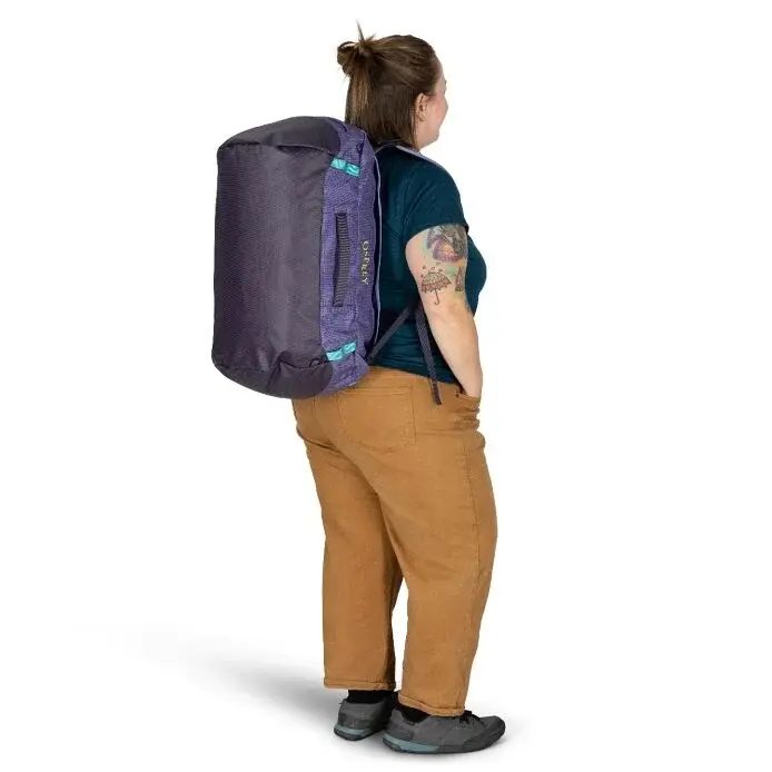 transporterduffel40_s25_onbody4_euphoriapurplepurpleink_1.webp