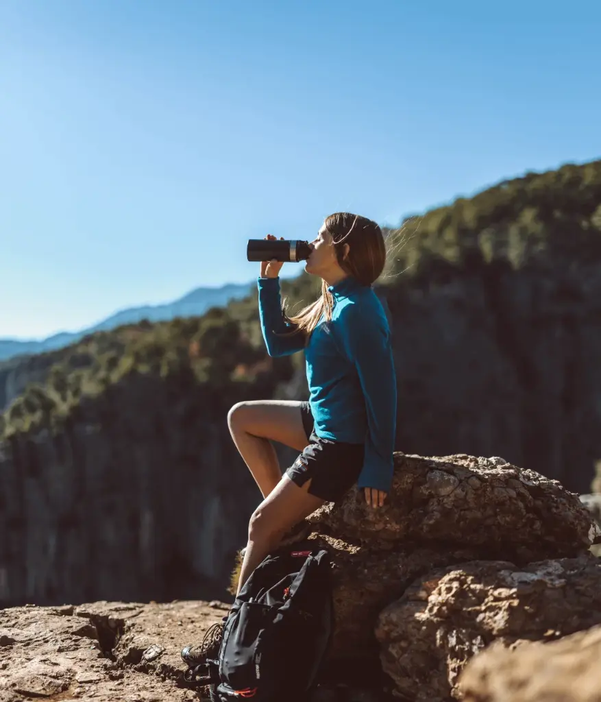 TW07SSROCK2122-660-Breeze-woman.webp