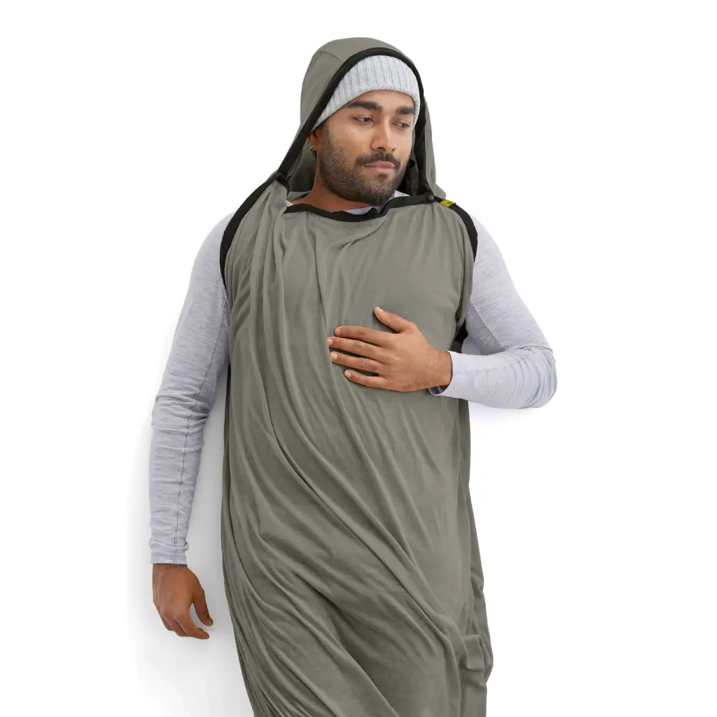 053203_ReactorLightweightSleepingBagLiner_Long-Mummy_Pewter_MODEL_2_1500.webp