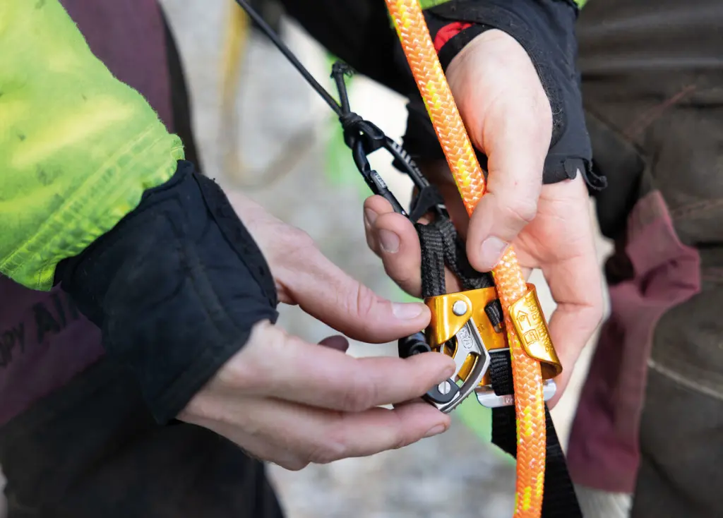 B022AA00-KNEE-ASCENT-KIT-focus-3_LowRes.webp