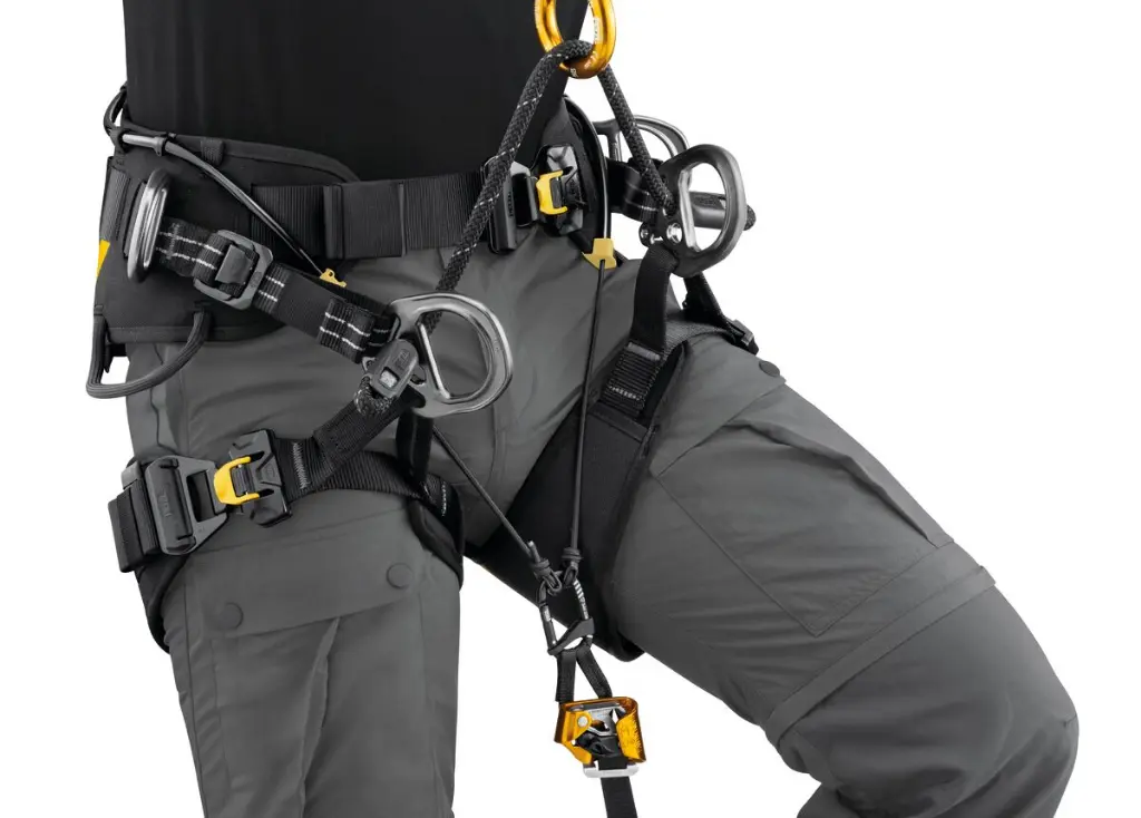 B022AA00-KNEE-ASCENT-KIT-focus-2_LowRes.webp
