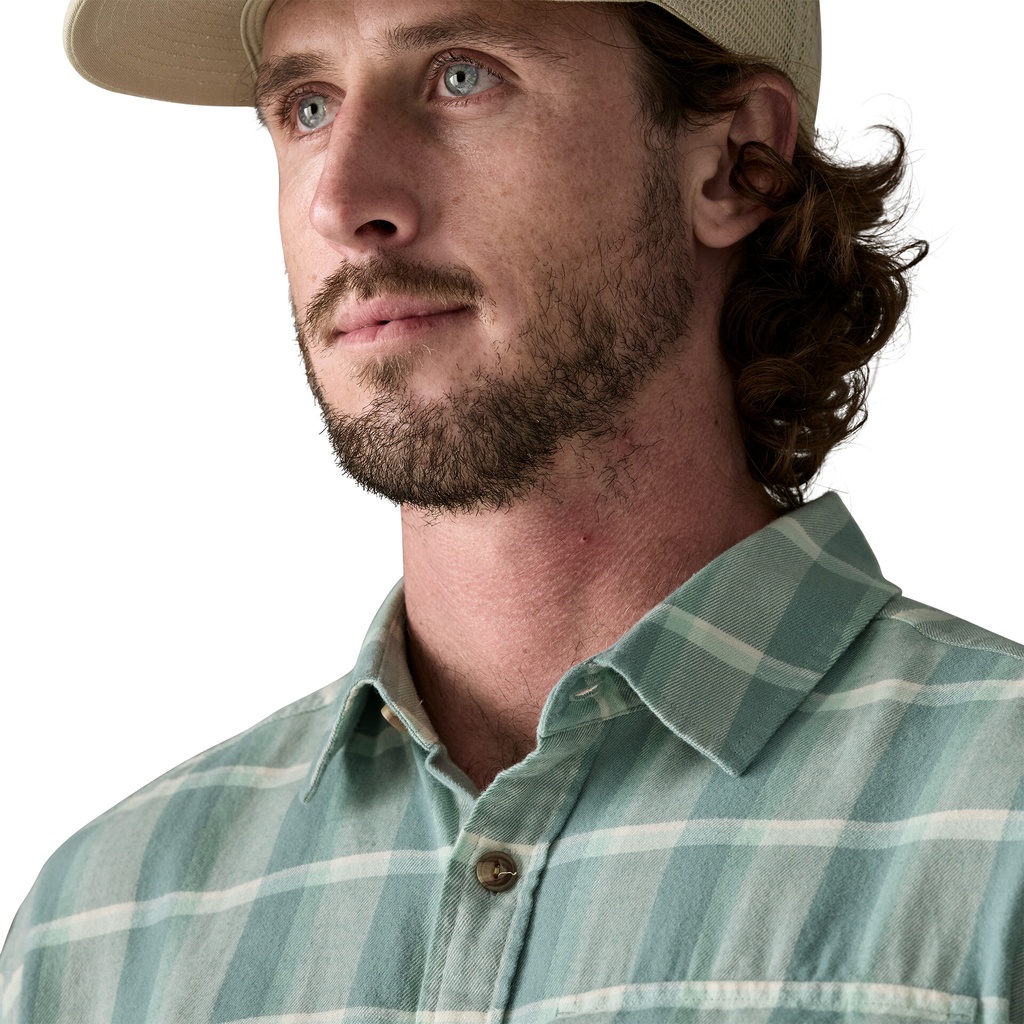 Patagonia Long-Sleeved Lightweight Fjord Flannel Shirt Men