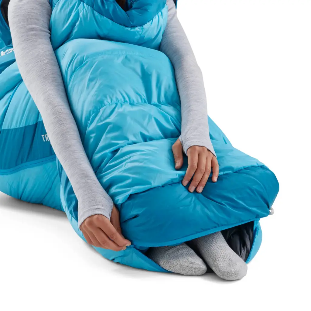 TrekDownSleepingBagWomens-1C-30FRegular_ASL041171-330201_MODEL_5_WBG.webp